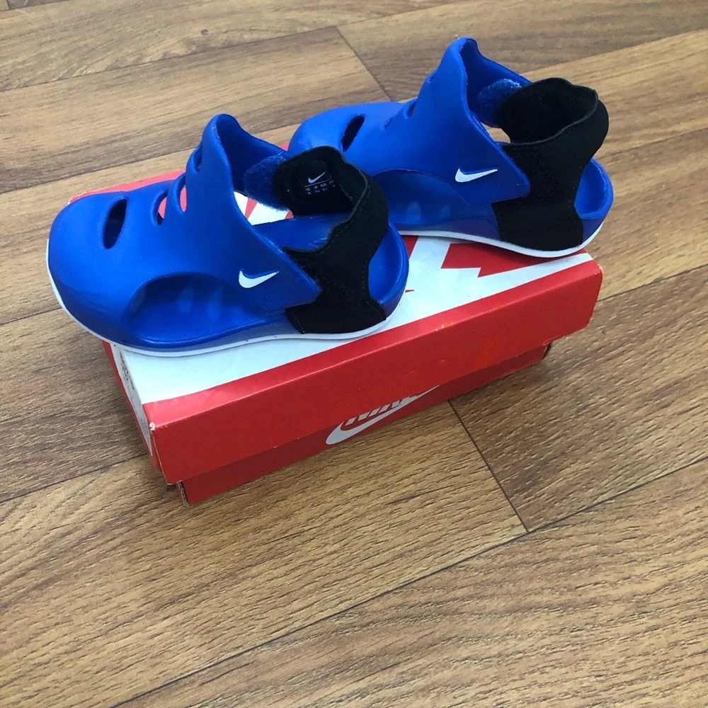 Nike kid Blue clog Water Shoes with Ventilated Design side Velcro slip on.4C